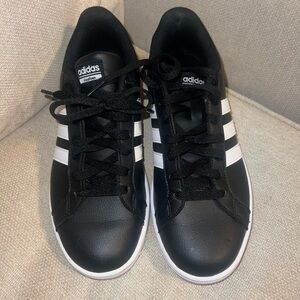 Womens Adidas Sneaker Sz 9